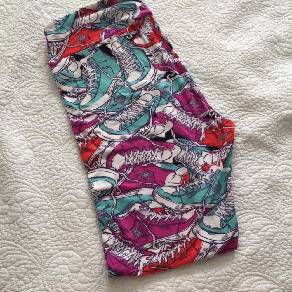 Lularoe TC Sneakers Leggings NWOT Black Background